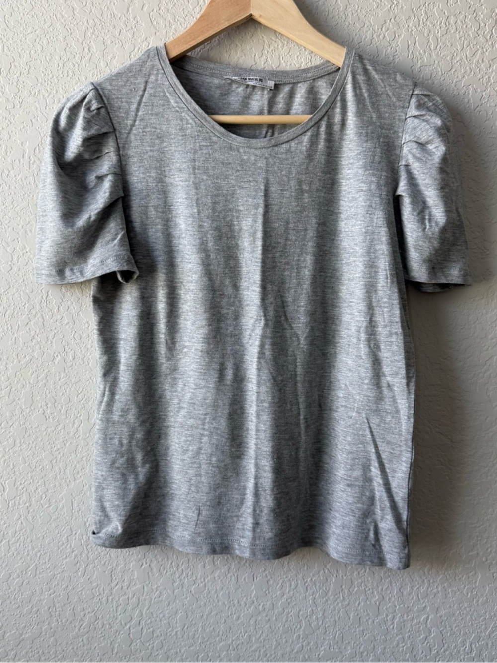 Zara Trafaluc Gray Puff Sleeve Crewneck Tee